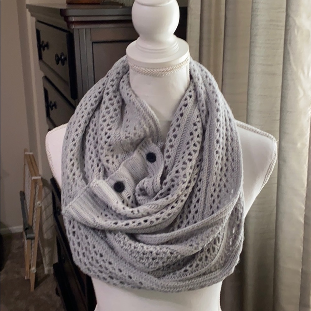 Grace &Lace gray knit infinity scarf. EUC